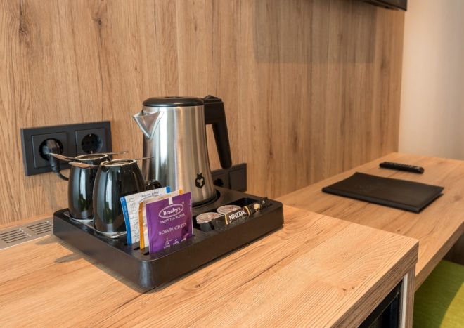 Koffie- en theefaciliteiten op de Deluxe kamer