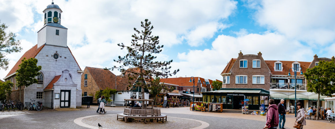 Texel gebouwen met pleintje